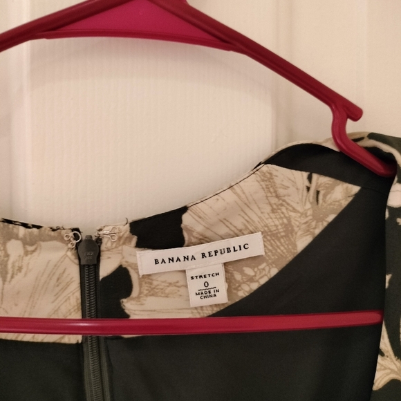 Banana Repiblic Floral Black and Cream Dress - Picture 5 of 7